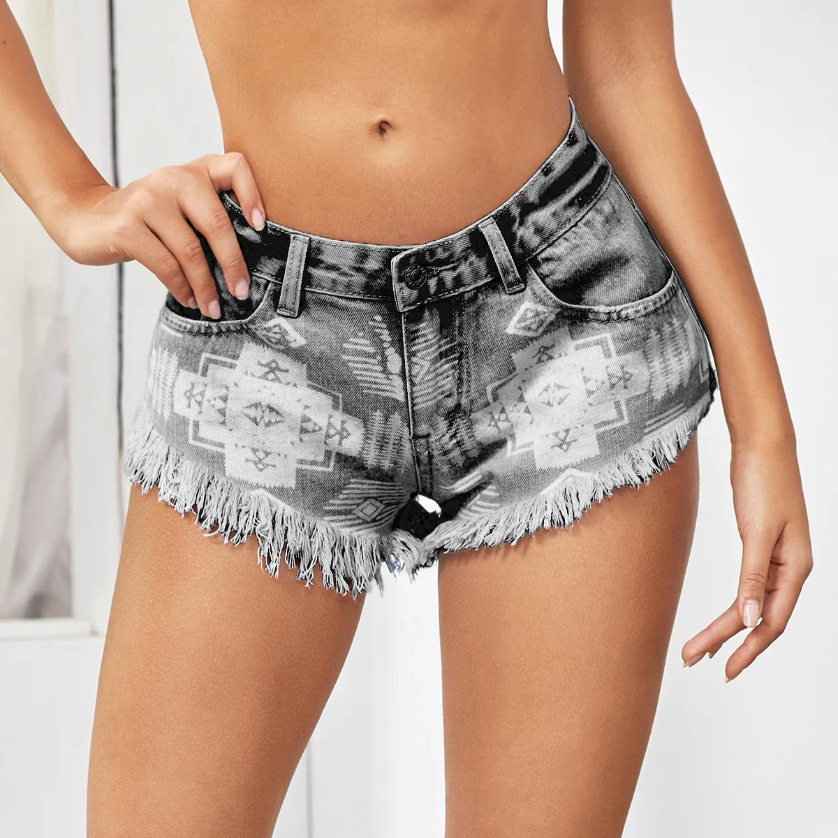 

Женские короткие джинсовые брюки с кисточками и принтом, Новинка лета 2021, джинсовые шорты с заниженной талией, хлопковые потертые женские ш...