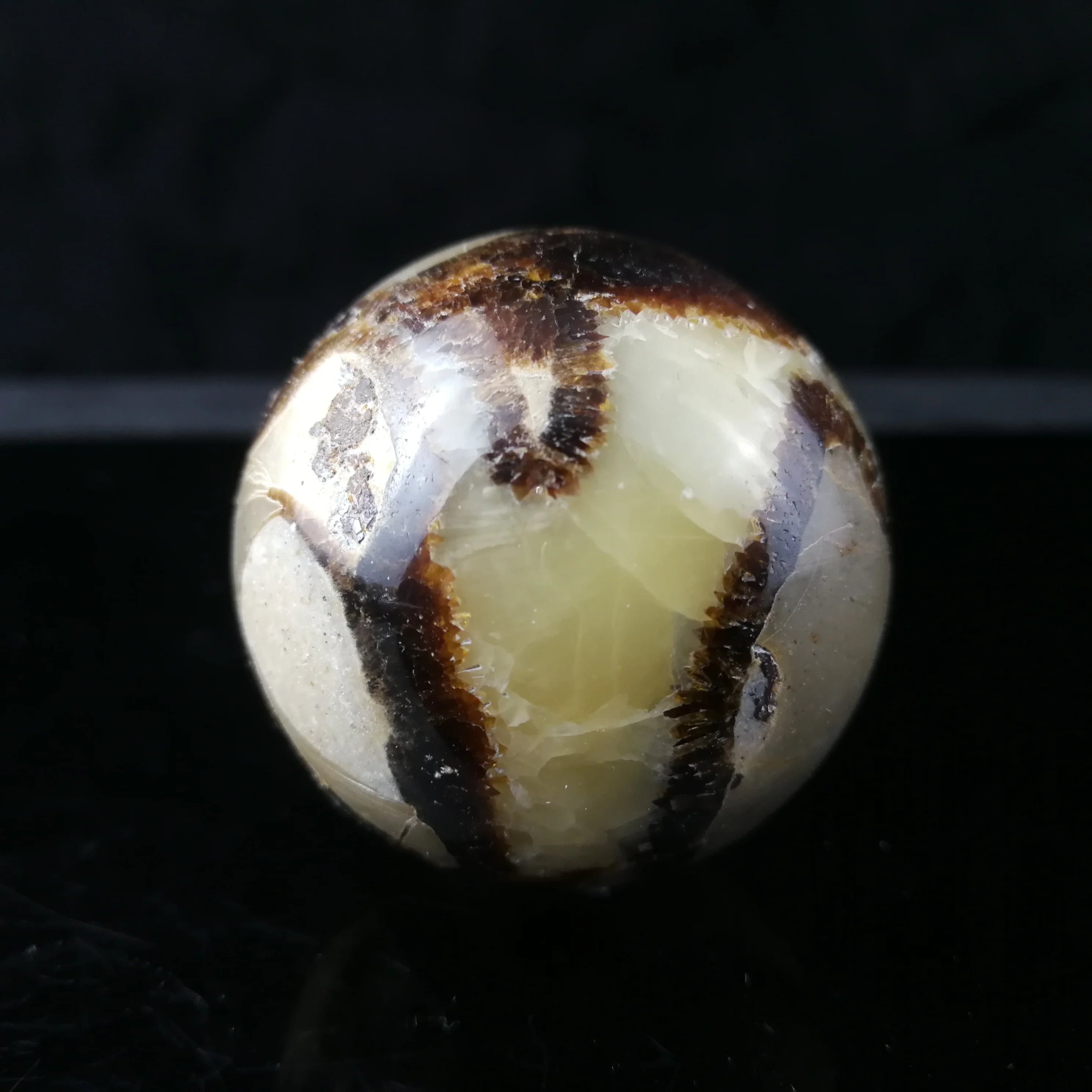 

160.0gNatural turtle back rock, crystal, quartz, furniture and ornaments