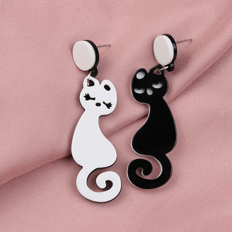 

Симпатичные асимметричные серьги Donarsei в виде черно-белых кошек для женщин, милые Мультяшные серьги-подвески в виде животных, собак, медведе...