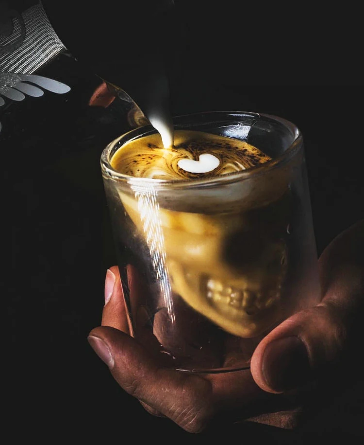 Прозрачная чашка с черепом 2 шт. стеклянная двойными стенками для пива виски