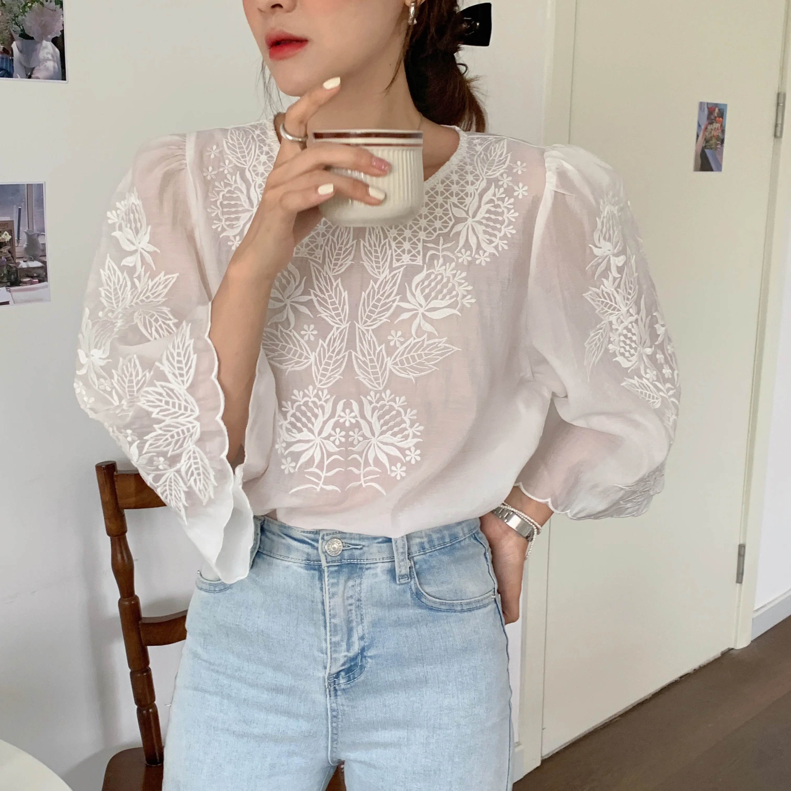 

Chic Girls Embroidery Florals Blouses Loose 2021 Hot Stylish Office Lady Femme Elegant All Match Prom Women Shirts Tops