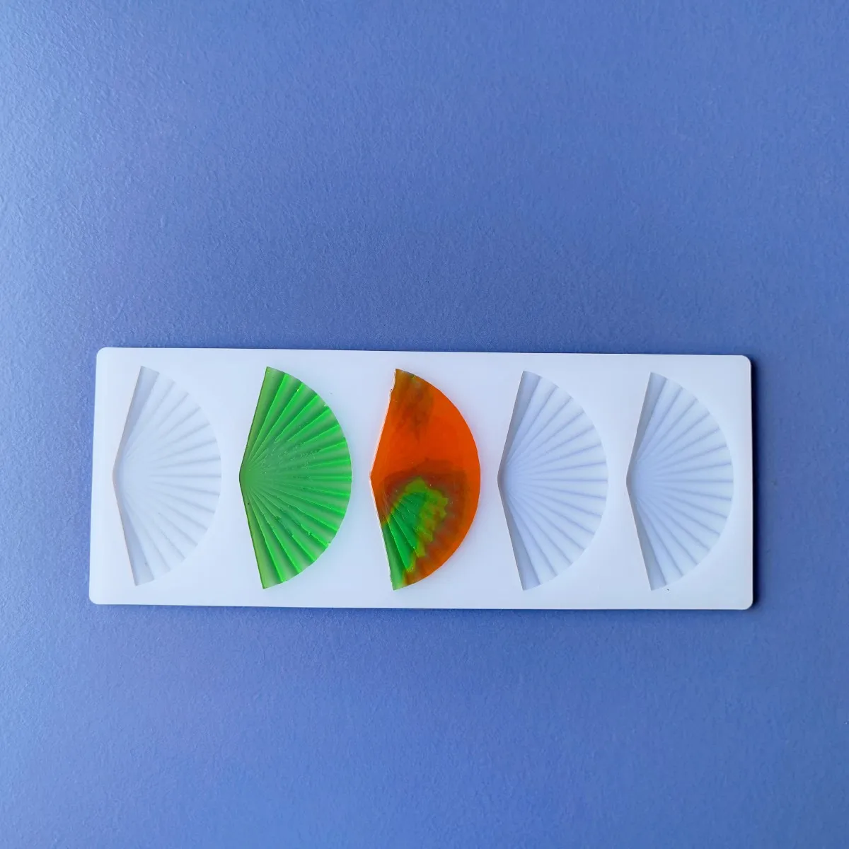 

Hot DIY 3D 5 Cells Hollow Fan Shape Silicone Mold Cake Decorating Tools Cupcake Chocolate Mould Decor Muffin Pan Baking Stencil