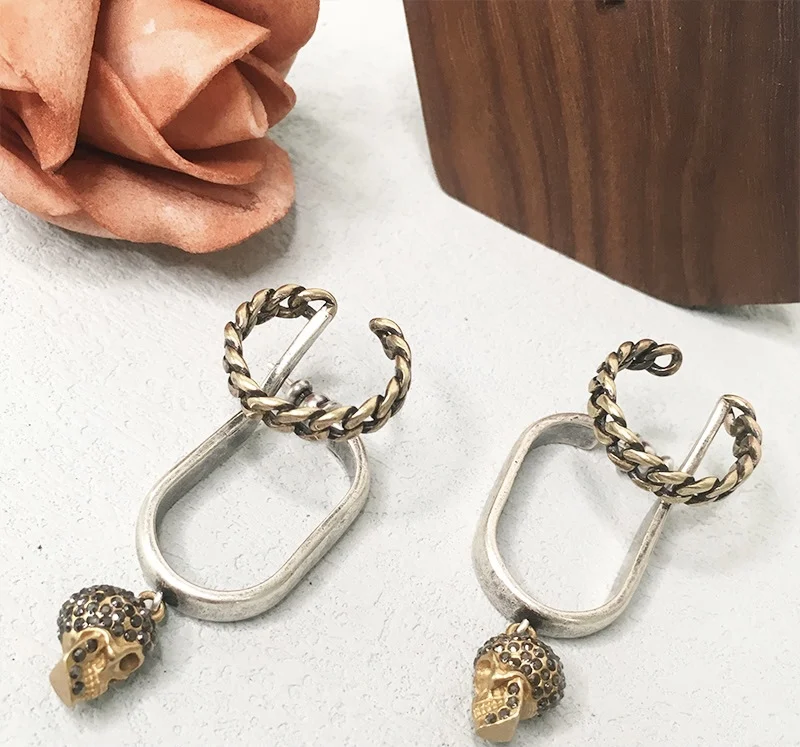 

Retro classic fashion skull earrings