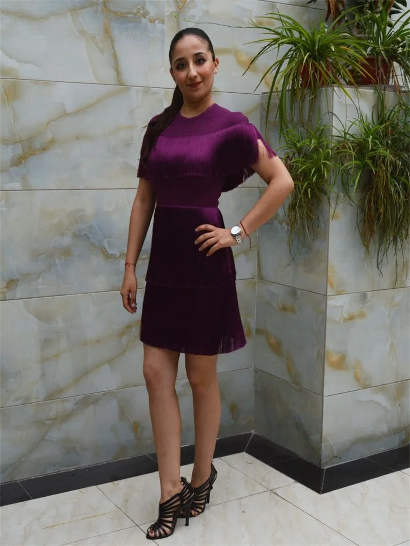 Женское Бандажное платье с бахромой розовое фиолетовое черное облегающее