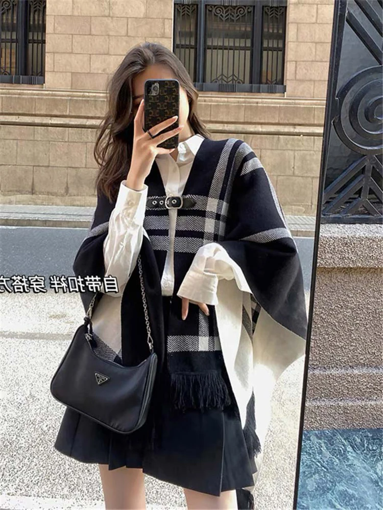 VANOVICH 2022 Autumn and Winter New Knitted Ponchos Loose Mid-length Outer Wear Capes Plaid Tassel Casual Korean Cape Coat |