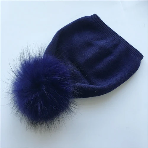 Navy match fur Вязаная шапка из натурального меха енота с помпонами, женские шапки бини, кашемировая зимняя шапка, Женская хлопковая шапка Skullies, шерстяная шапка - Цвет: Navy match fur