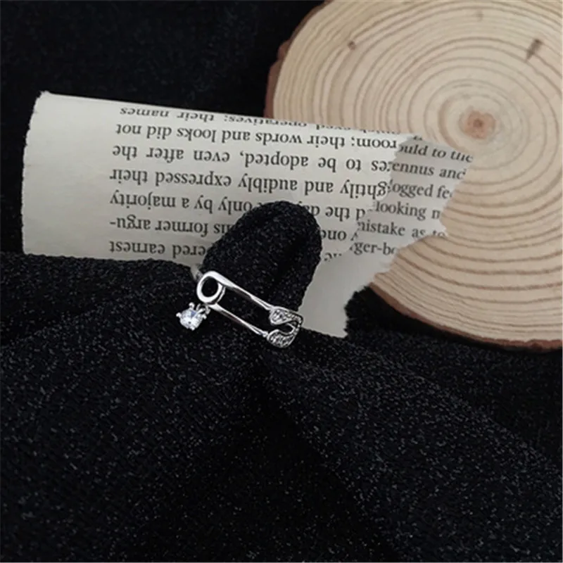 Креативный стиль Серебряный Pin бумага форма клипа горный хрусталь регулируемое Открытое кольцо для женщин модное Ювелирное Украшение с оригинальным дизайном оптом