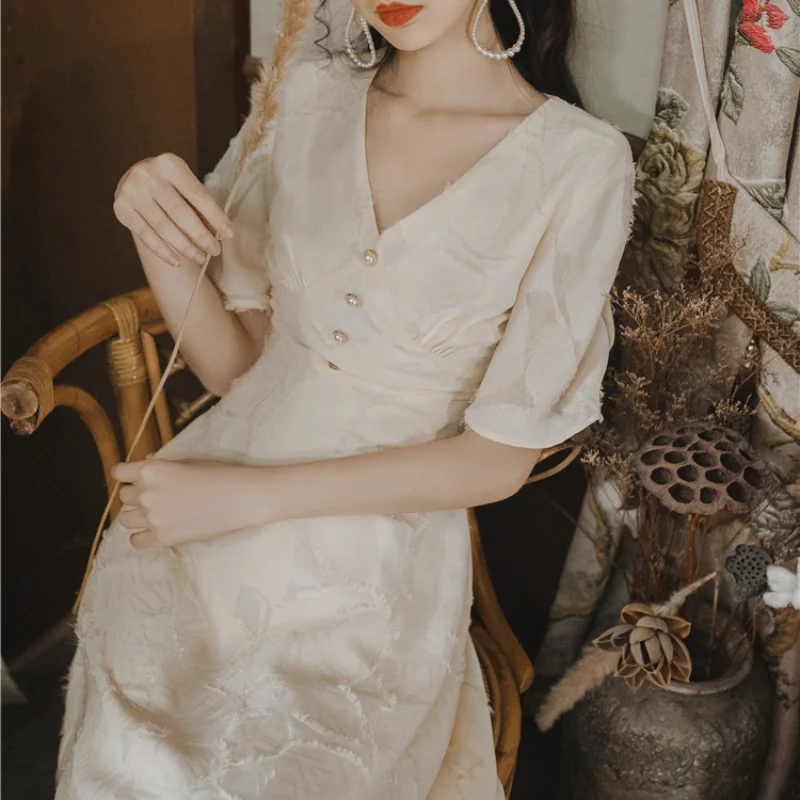 

Vintage French dress female summer 2021 temperament gentle wind explosion v-neck long skirt Korean fashion forest dress women