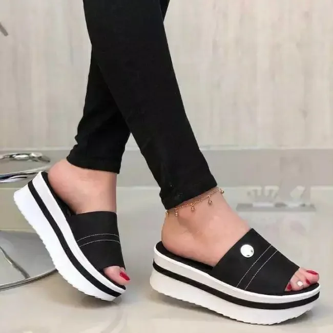 

Shoes Woman 2021 Slippers Casual Big Size Platform Rubber Flip Flops Pantofle Low Luxury Summer Hawaiian New Hoof Heels Scandals