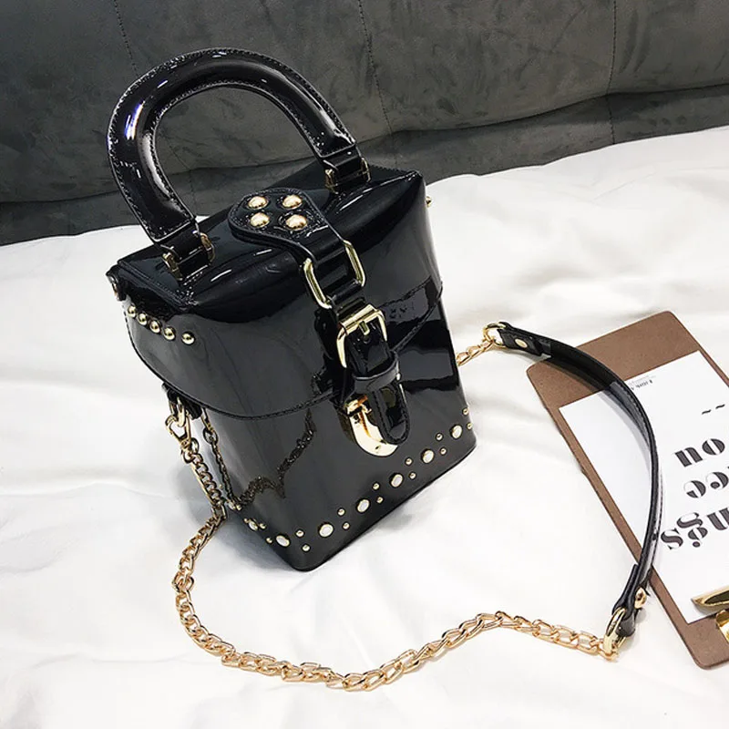 Индивидуальные Женские сумки мессенджеры через плечо с заклепками для женщин