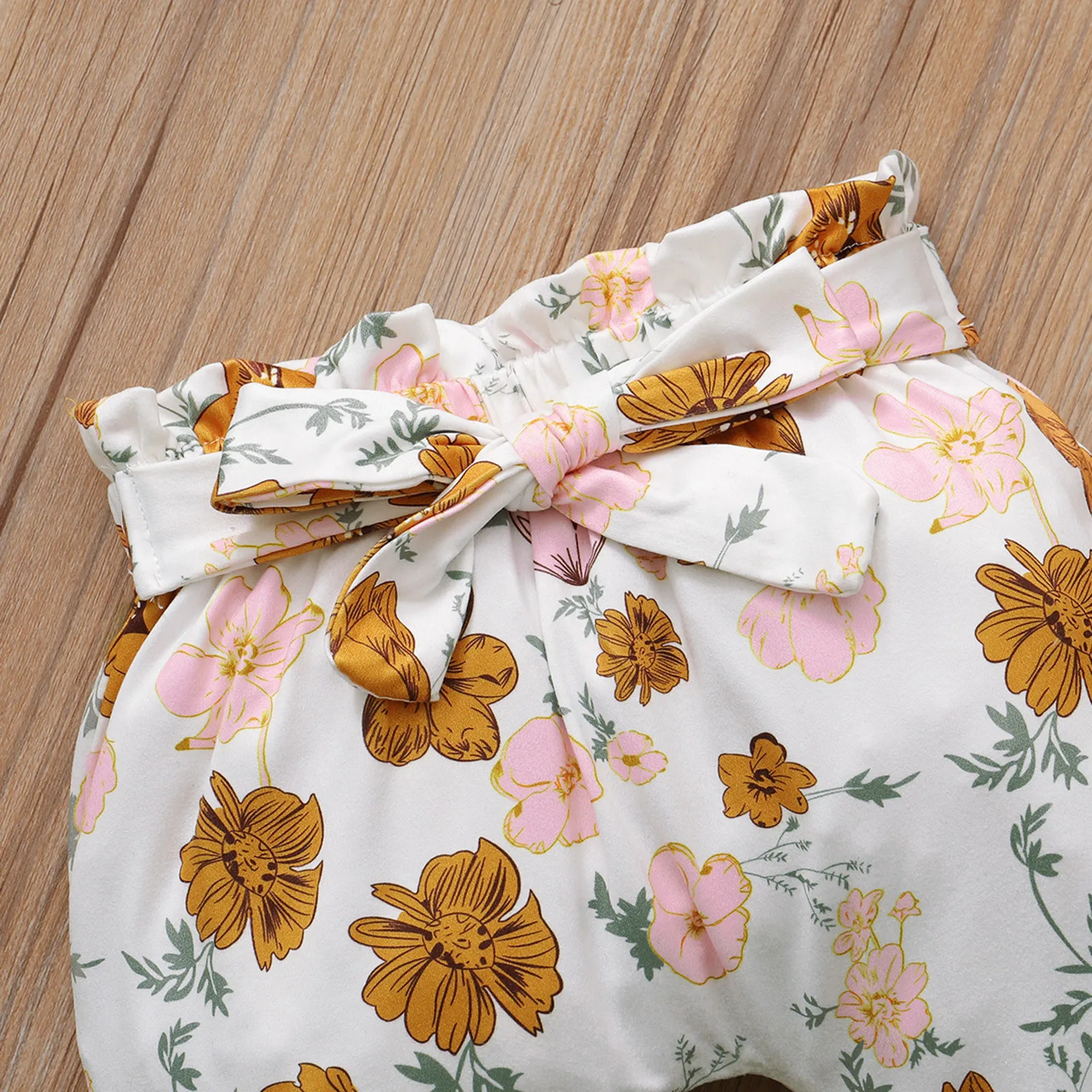 

2021 New Baby Kids Baby Baby Fashion Cute Simple Solid Lace Button Top Printed with Long Pants Hairband Set