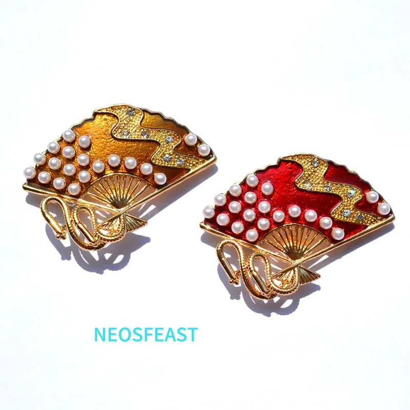 Женская эмалированная брошь в стиле ретро золотистая форме веера стразы