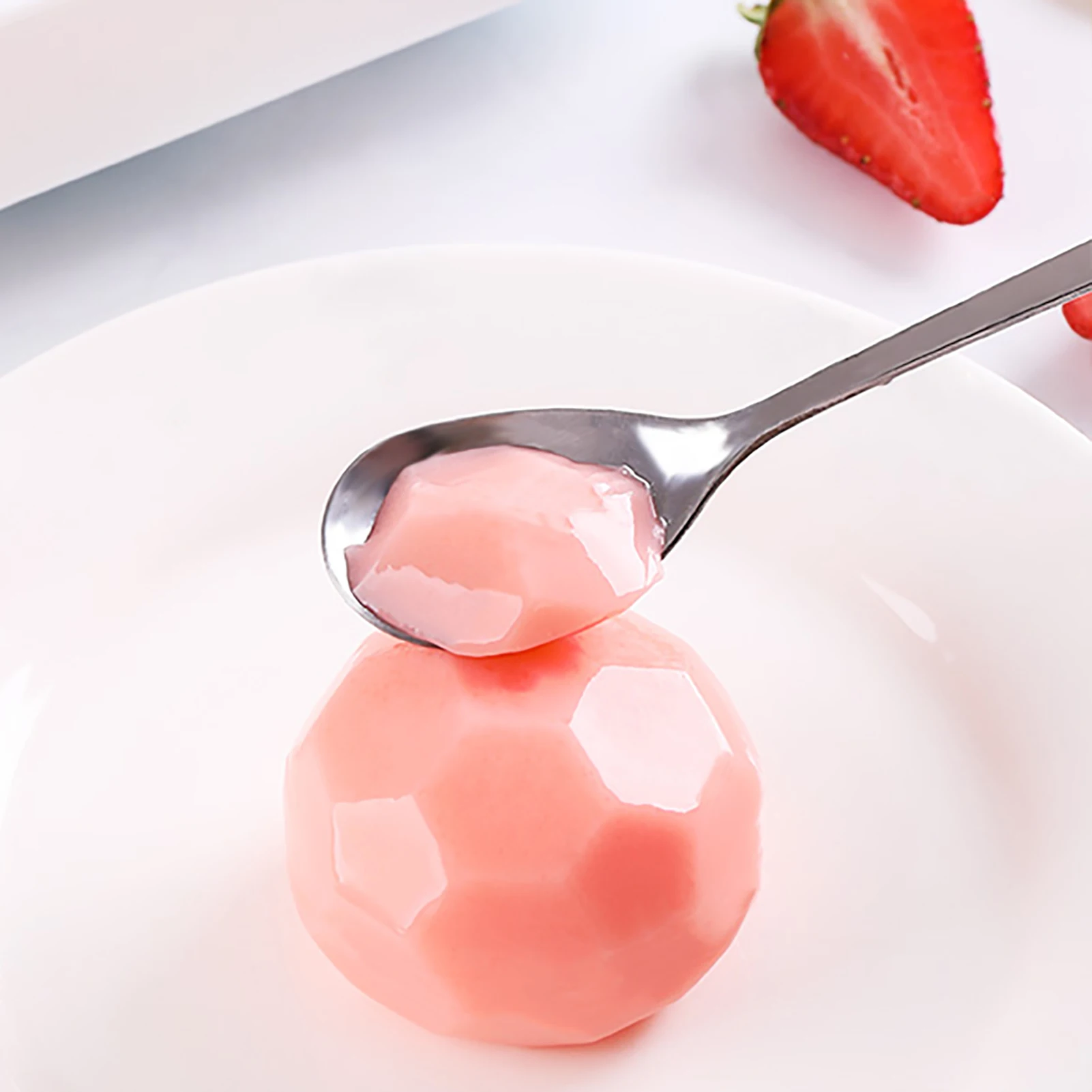 

Round Ice Ball Mold for Whiskey Sphere Ice Cube Maker with Lid Home Bar Party Use Kitchen DIY Ice Cream Moulds