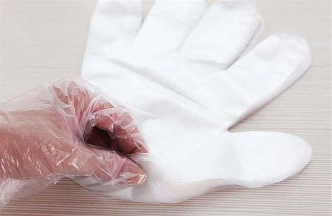 

100PCS/LOT Plastic One-off Disposable Gloves For Food/Cleaning/Cooking Kitchen Garden