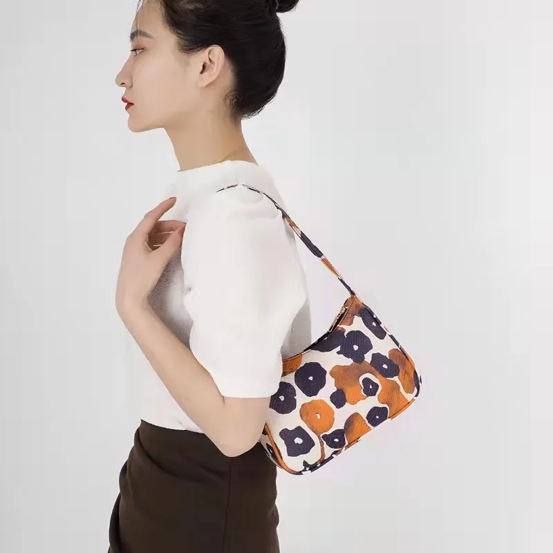 

2021 spring and summer new trendy baguette bag underarm bag texture design ins single shoulder handbag