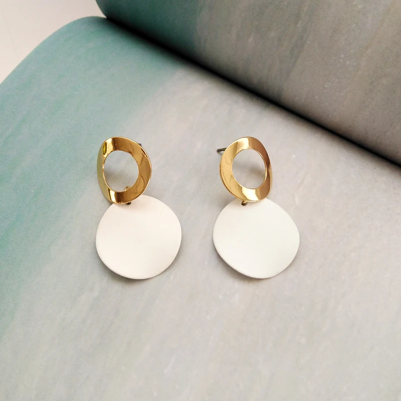 Самые продаваемые товары Простые полые металлические круглые серьги гвоздики