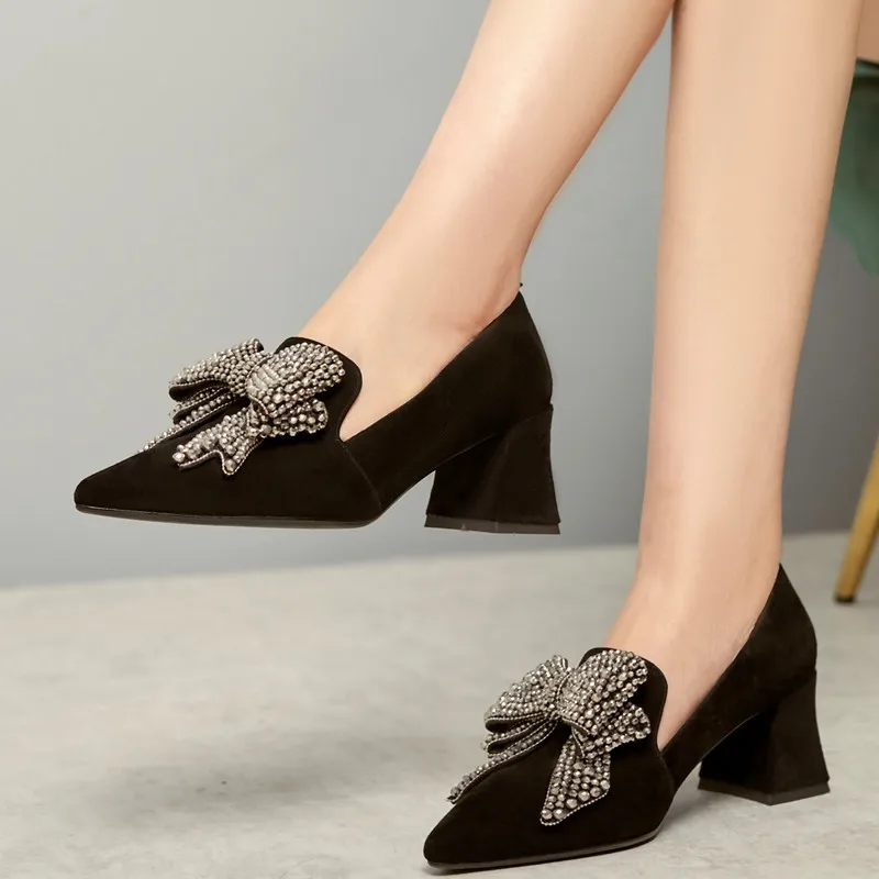 Женские замшевые туфли лодочки ASUMER вечерние на квадратном каблуке с острым носком украшенные стразами и