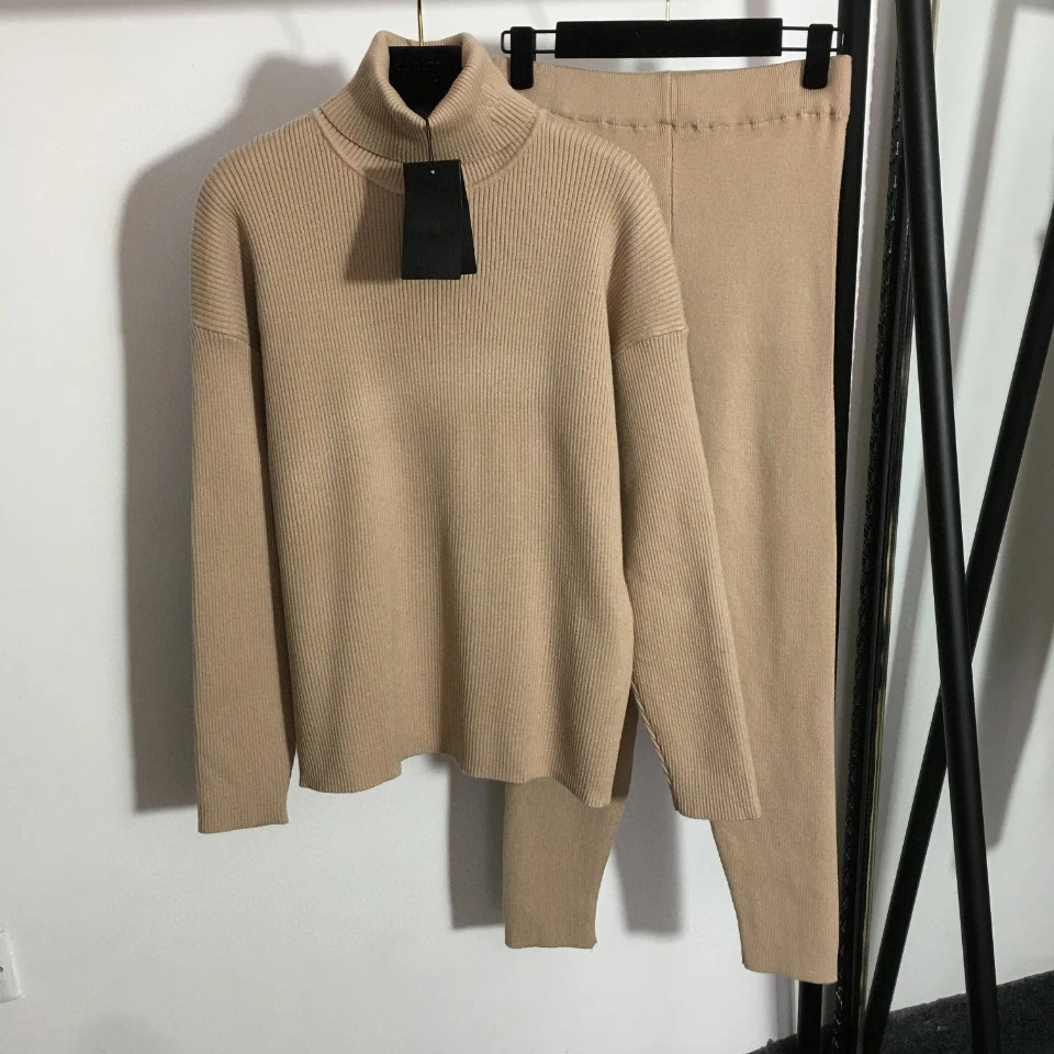 

High Quality Luxury Autumn Women Metal Logo Logo High Neck Long Sleeve Knitted Sweater + Slim Pants Two Pieces Set