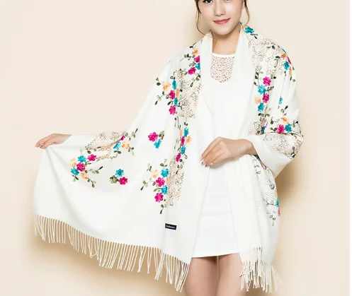 

2022 Tibet Qinghai Lake Tourism Shawl Embroidered Scarf Female Winter Lijiang National Wind Prairie Cloak Air Conditioning Room