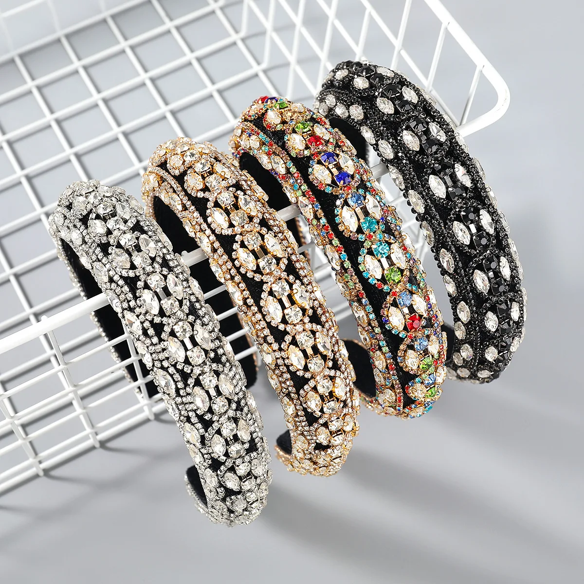 

Fashion Metallic Gold Velvet Willow Leaf Shaped Rhinestone Wide Sponge Headband Women Retro Exaggerated Hair Accessories