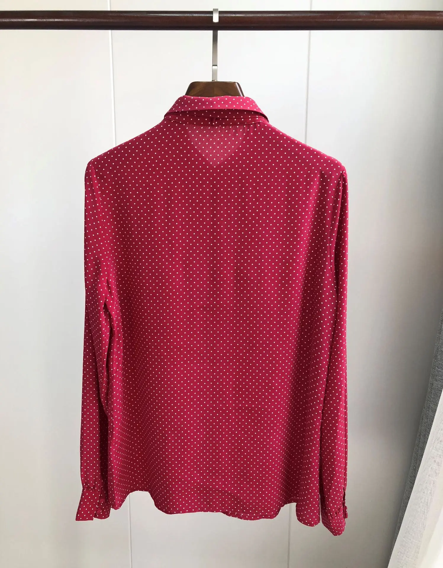 

2019 100% Silk shirt with red dot ribbon Long-sleeved shirt with detachable silk tie shirt