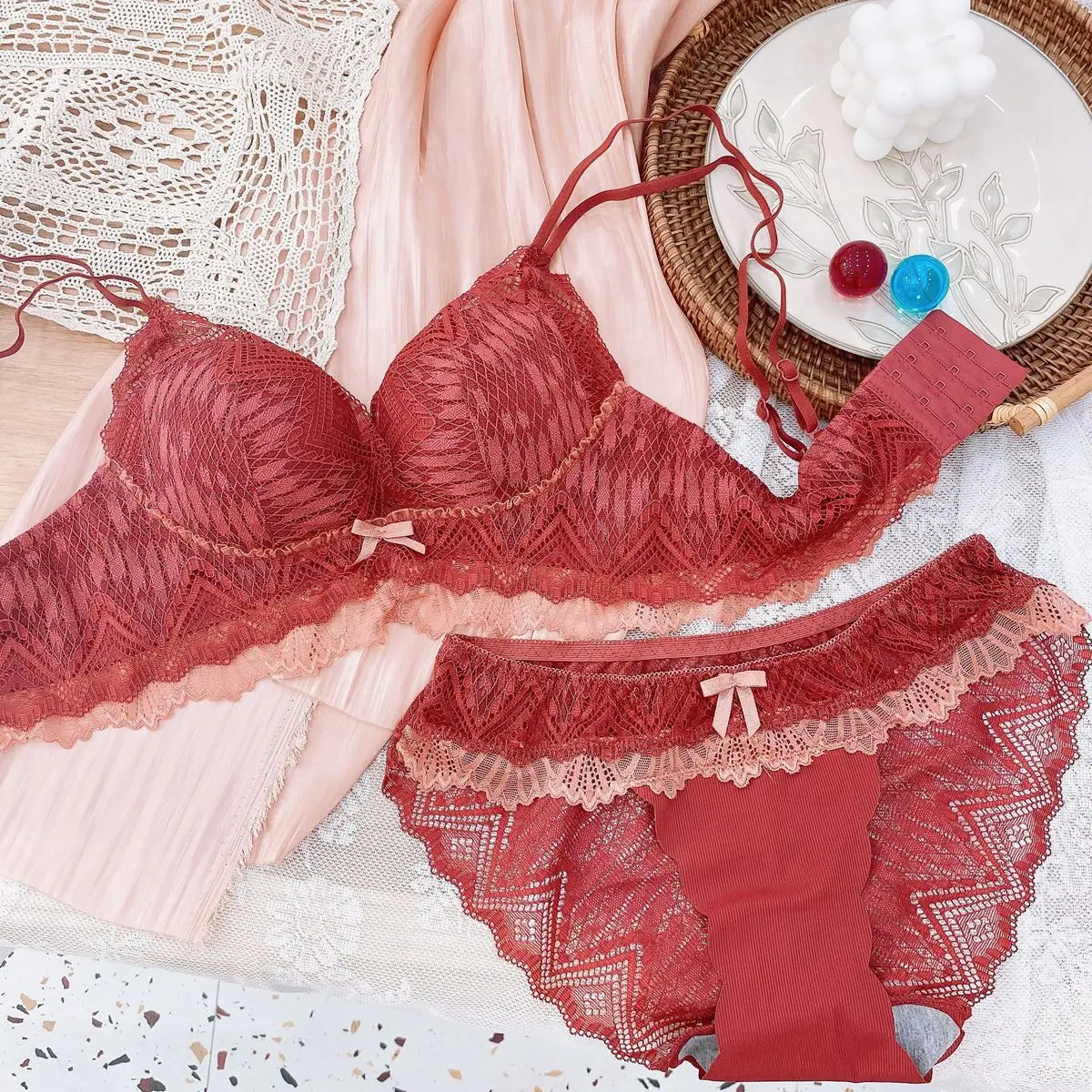 

Steamed Bread Cup Small Chest Gathered 6cm Thick Underwear Girl Lace No Steel Ring Bra Adjustable Underwear Suit