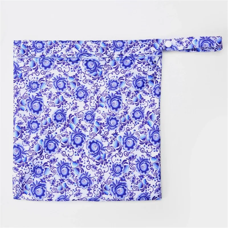 

washable menstrual pad portable pouch waterproof wet bag small and medium 20x15cm and 28x30cm