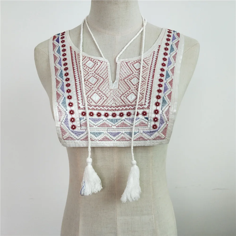 Белая ткань с вышивкой в этническом стиле кружевное декольте сделай сам