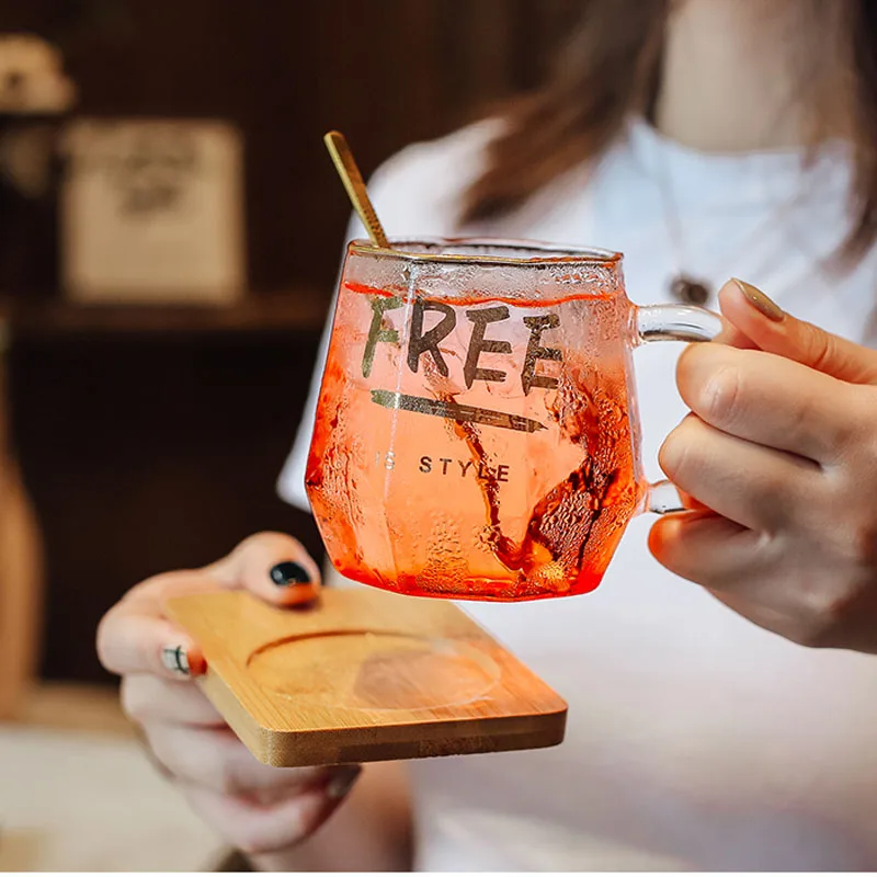 Стеклянная кружка с геометрическим узором прозрачная позолоченная буквенным