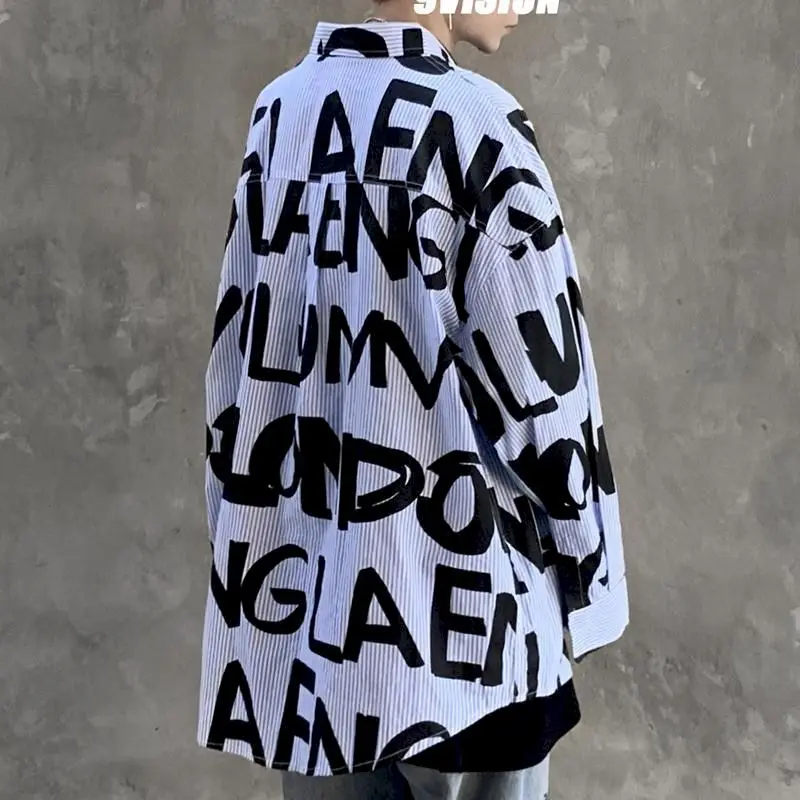 Мужская рубашка в темную полоску с длинным рукавом свободного покроя