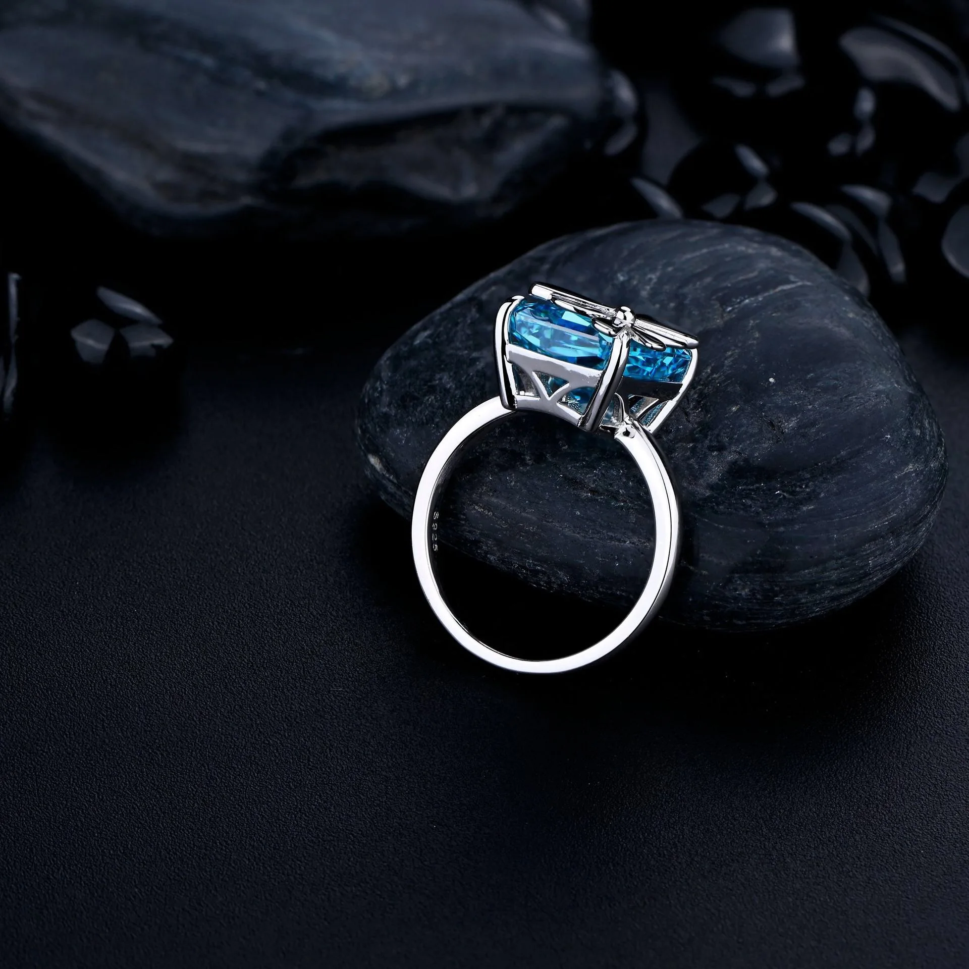 

Trendy S925 Sterling Silver 10*14mm Sea Blue High Carbon Diamond Butterfly Ring for Women Wedding Engagement Finger Ring