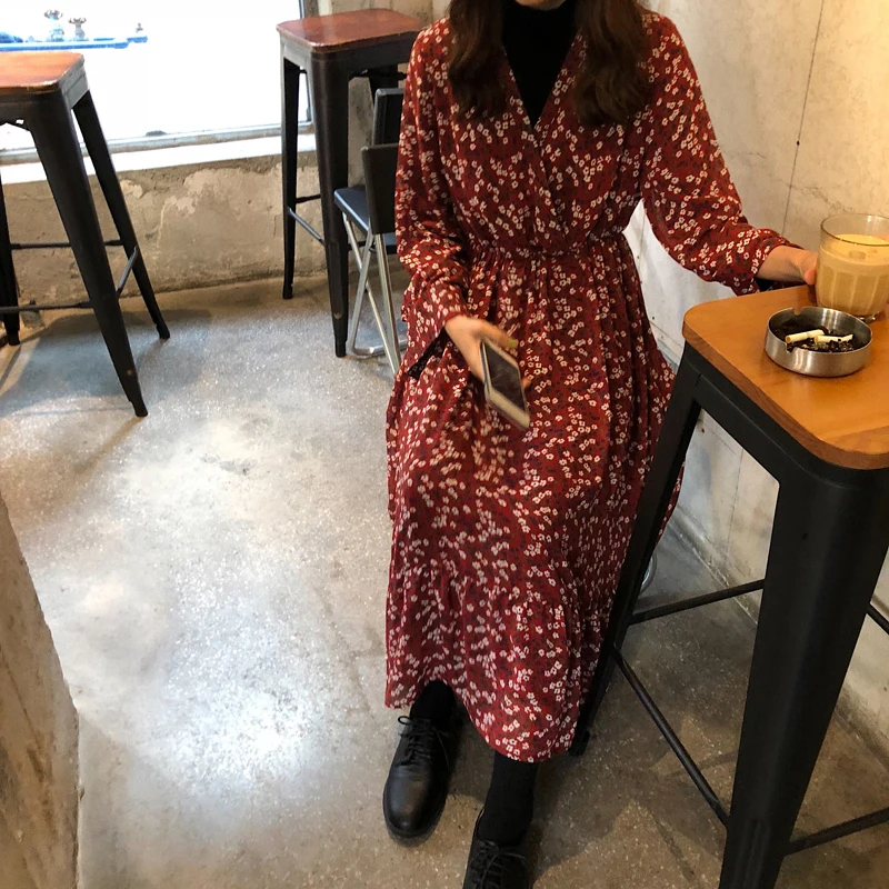 Женское трикотажное платье-свитер с принтом красное свободное платье