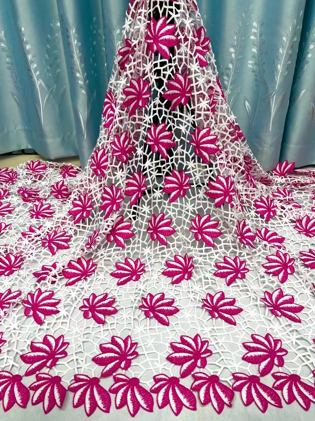 

Elegant Newest Design 2021 High Quality Water Souble Material For Big Party White And Red Color Nigeria Cord Guipure Lace Party