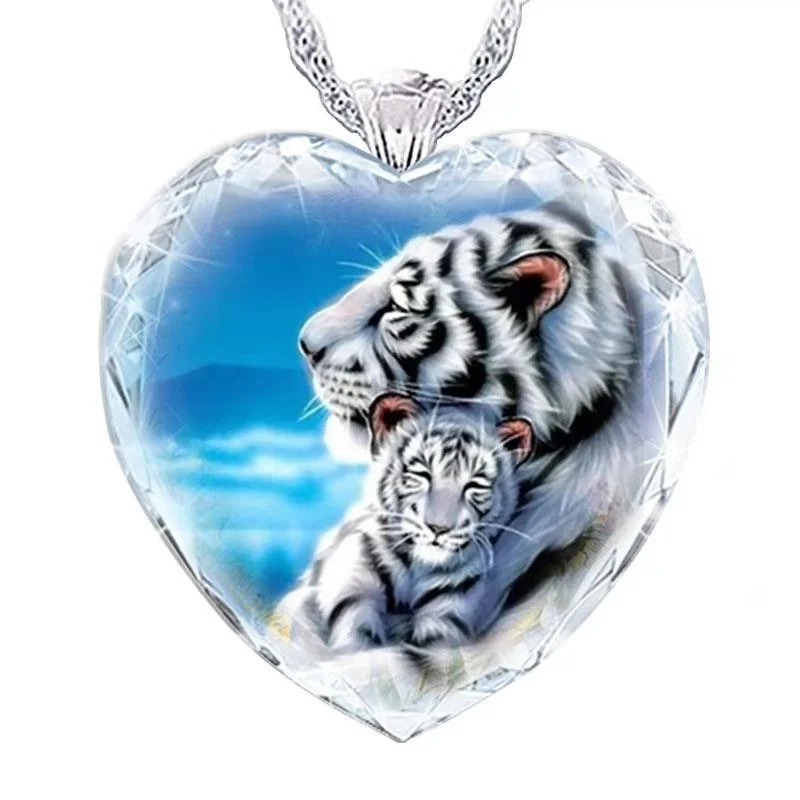 

Women's Heart Shaped Tiger Crystal Pendant Necklace Crystal Mother and Child White Tiger Fashion Jewelry Pendant Necklace