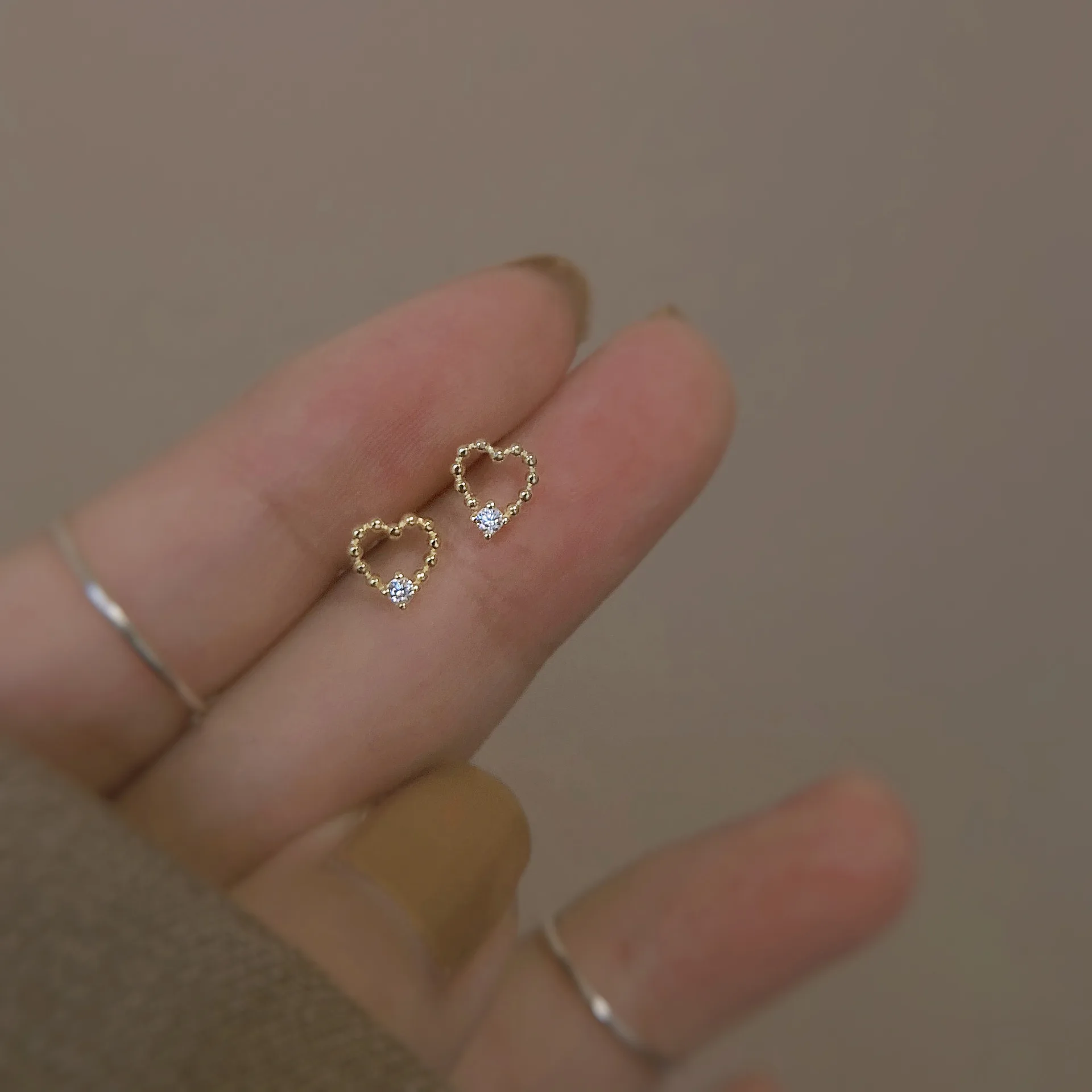 

Women's Cute Hollow Heart Zircon Stud Earrings Girls Fine Earrings Daily Jewelry Minimalism Silver Color Earrings Party Gifts