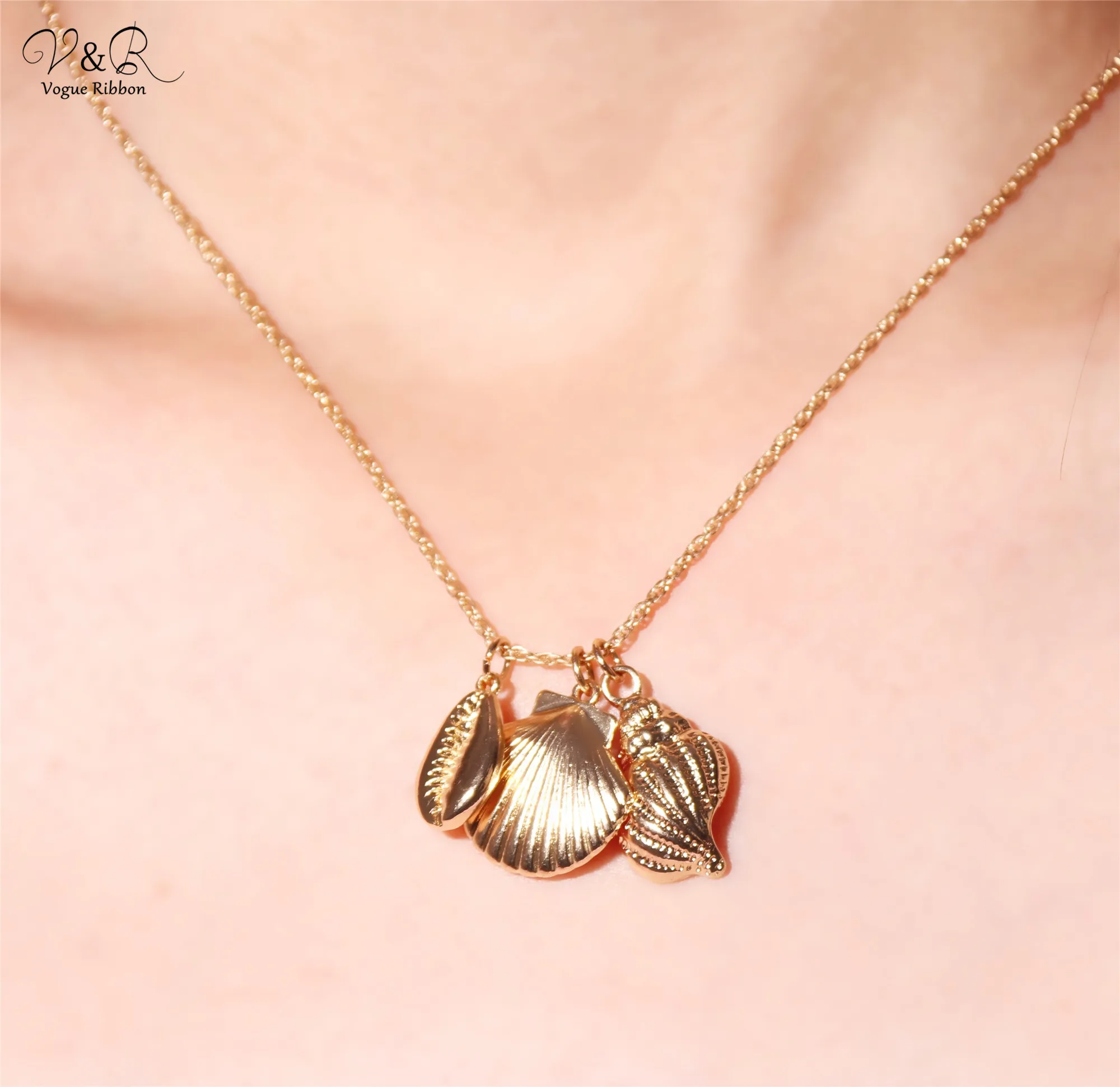 2020 New Arrival Jewelry Shell Necklace Gold Chain Pendant And Letter Stretch Bracelet Bangle |