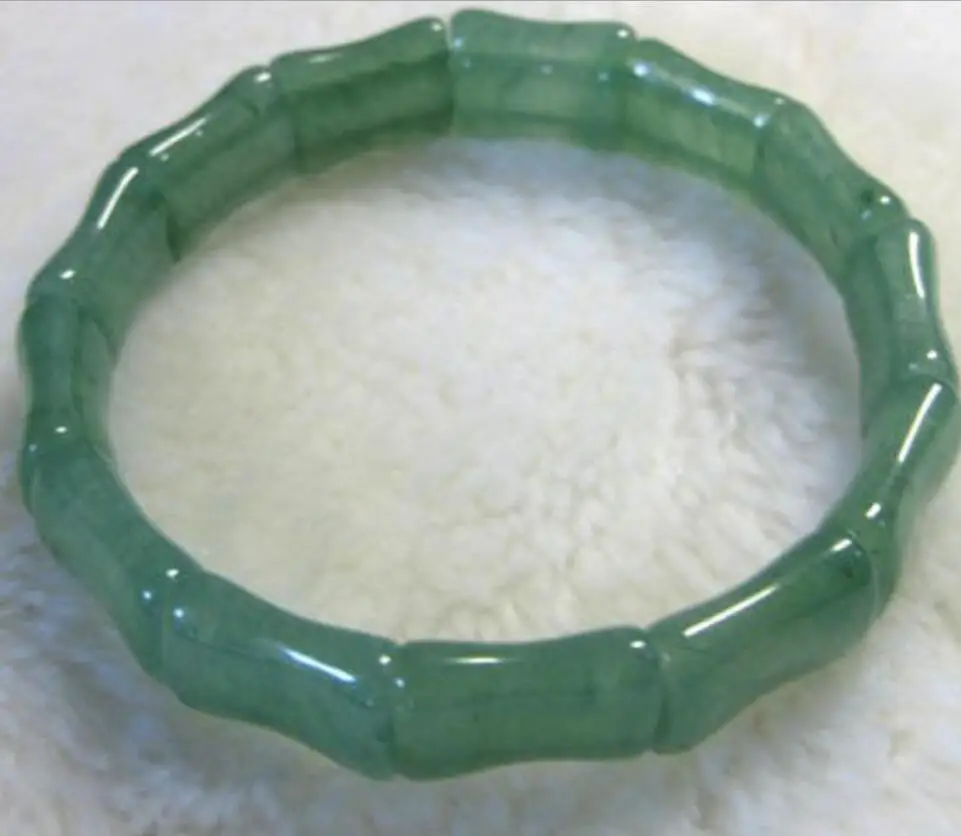 

Lady's elegent & charming green jade Elastic bracelet