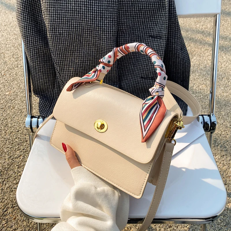 

Beibao is popular this year. Women's 2021 is fashionable and simple. It's a portable small square bag with single shoulder and