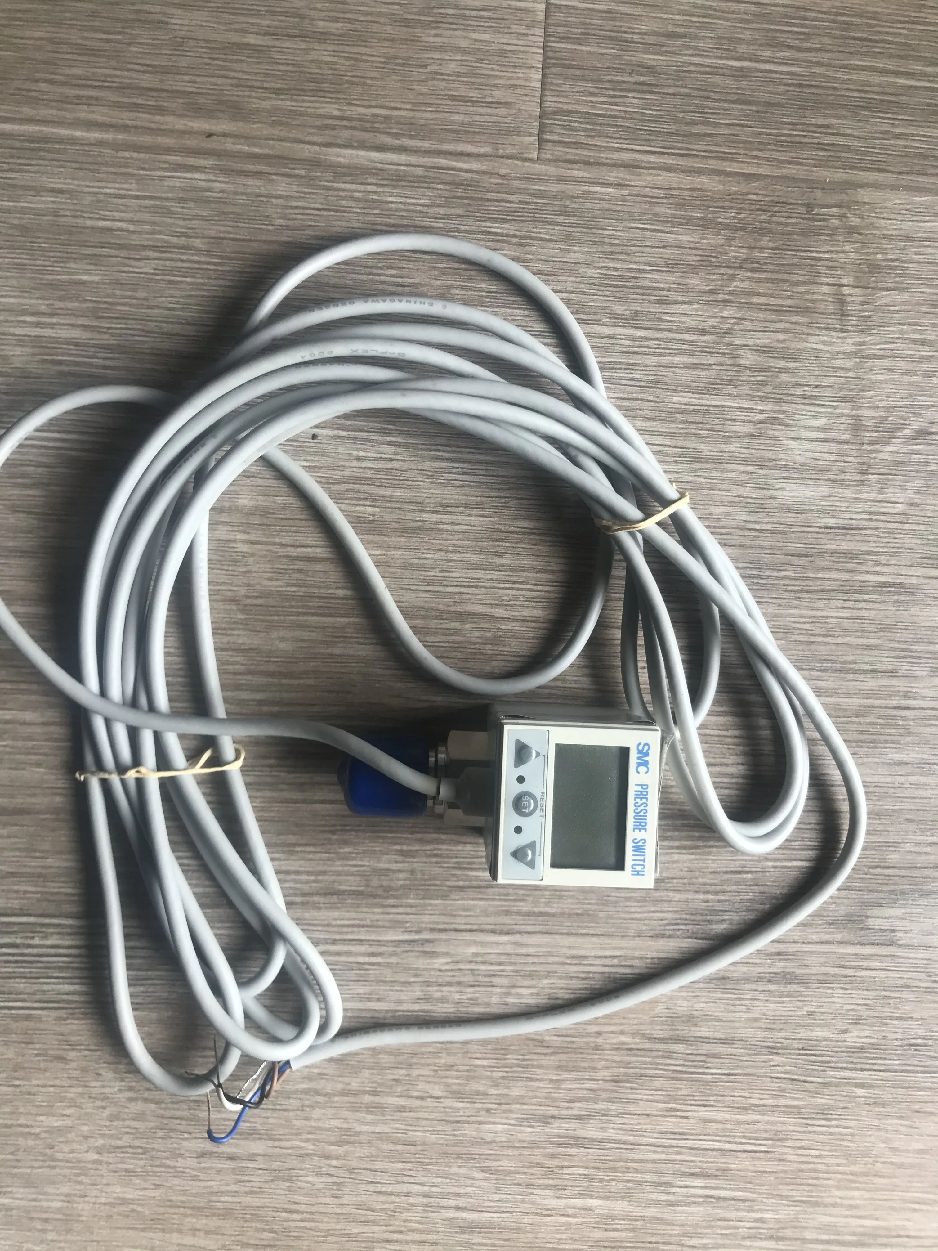 Новый SMC Давление переключатель ZSE6B-A2-27L гарантия качества |