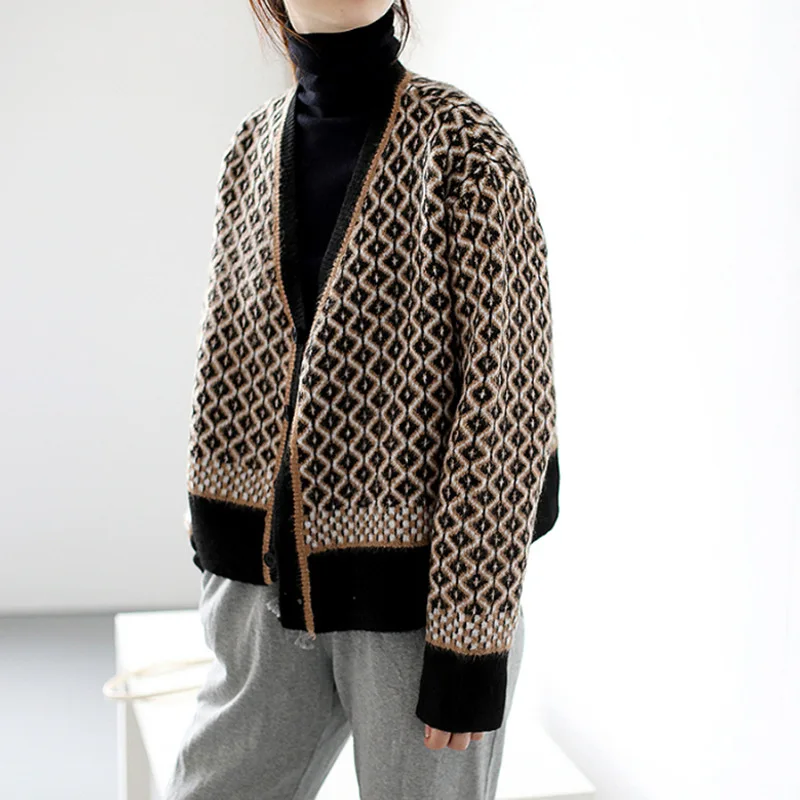 

2021 Autumn and Winter Retro Temperament Contrast Color Knitted Cardigan Women's V-neck Rhombus Thick Loose Sweater