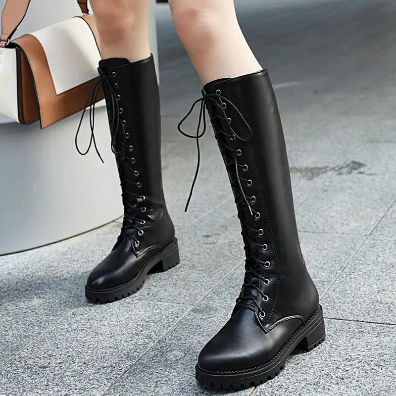 Женские высокие сапоги на шнуровке черные или белые до колена низком каблуке с