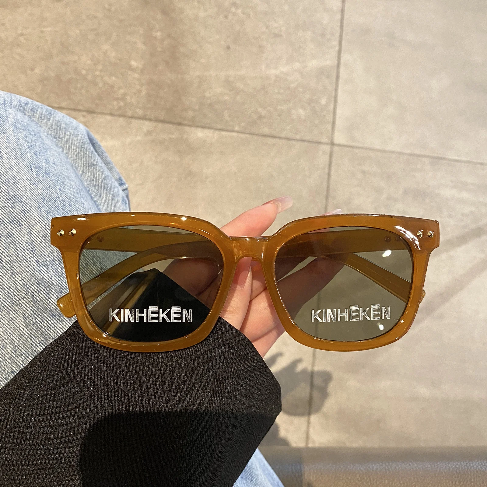 

2021 new Korean Sunglasses anti ultraviolet Brown Sunglasses Women's fashion big face thin net red letter square