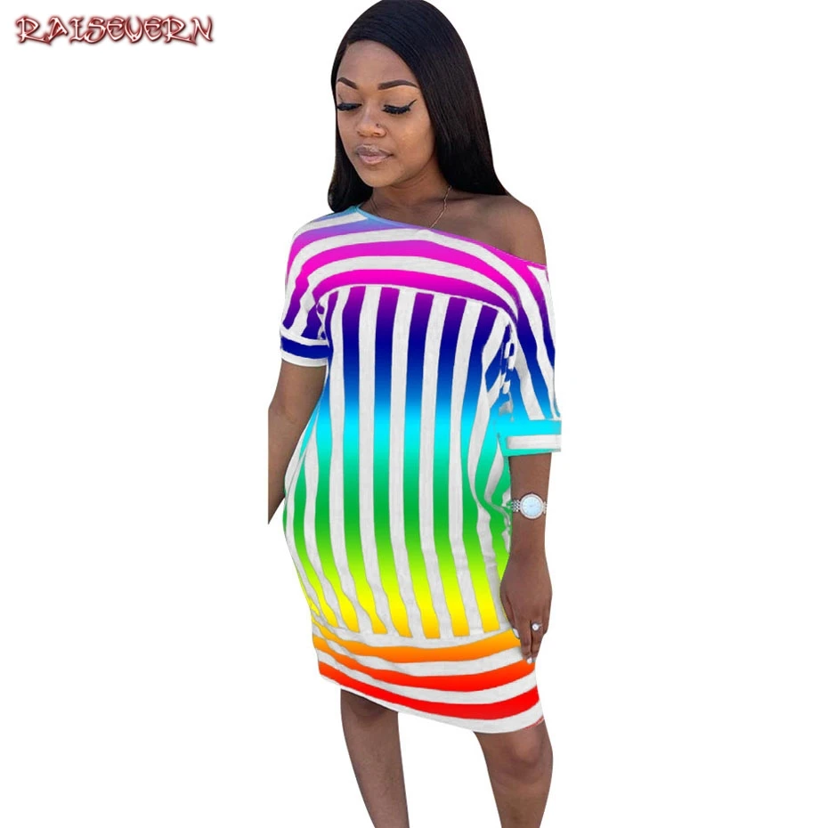 Женское платье футболка в радужную полоску свободное летнее на одно плечо модель