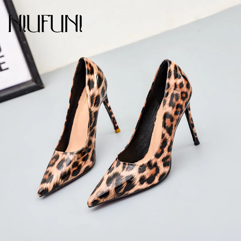 

Leopard Print Shallow Mouth Ladies Outer Wear Stiletto Heels Nightclub Single Shoes Large Size 42 Pointed Toes Cover Feet 10CM