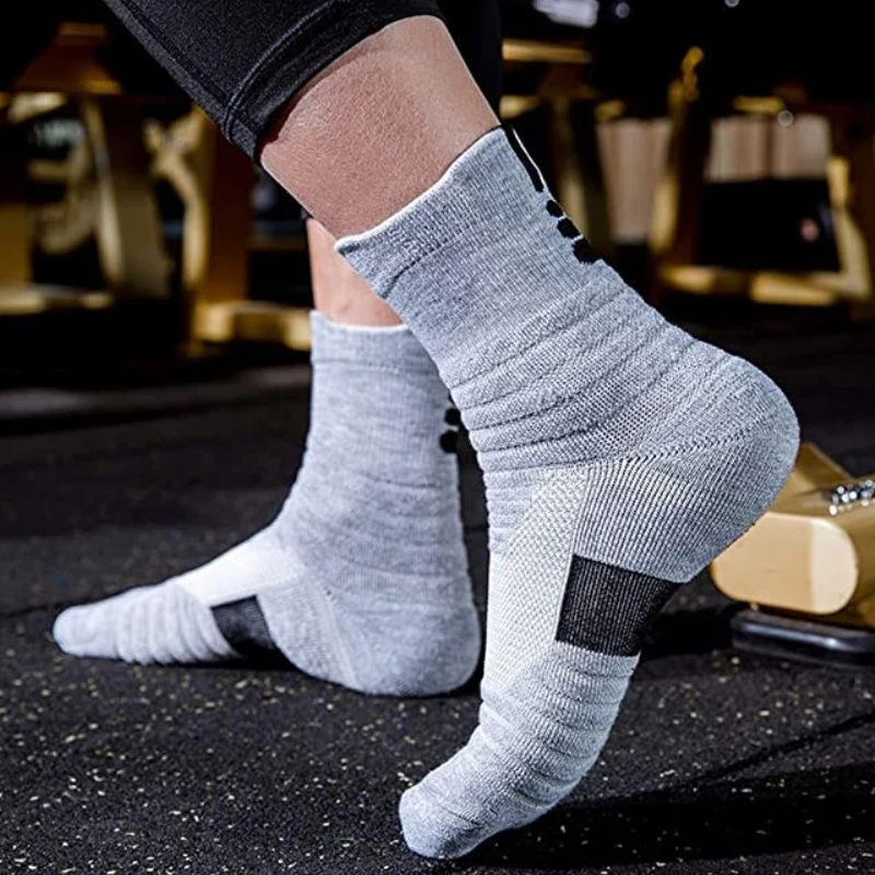 Однотонные спортивные носки мужские толстые и удобные короткие из волокна для