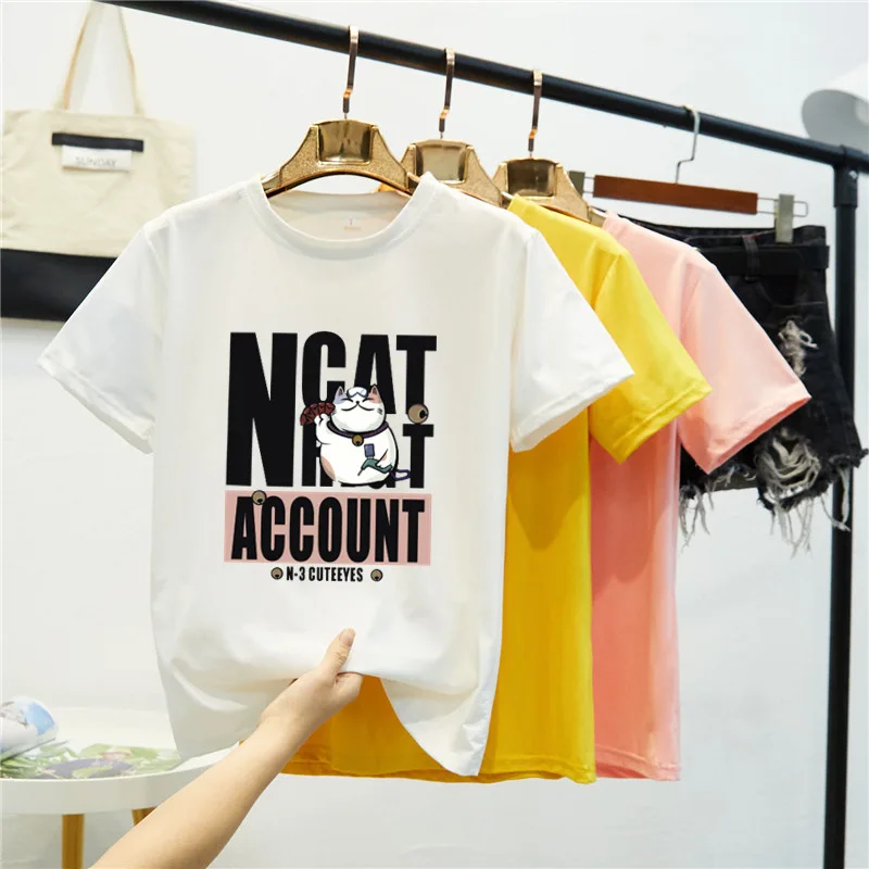 

Женская футболка с коротким рукавом, круглым вырезом и буквенным принтом