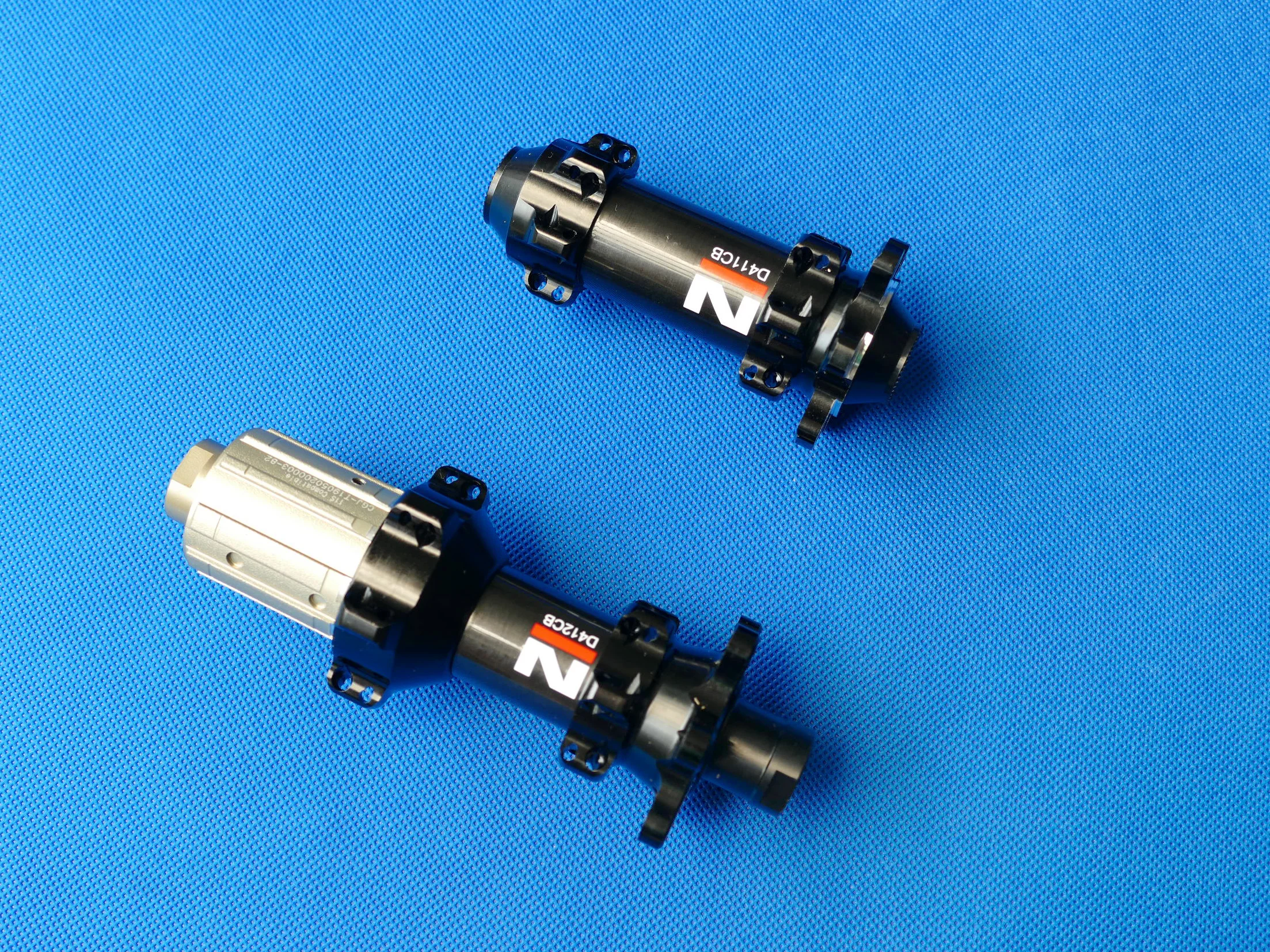

Brand New Hub Front D411CB-CL-B12 Rear D412CB-CL-B12-11S Disc Brake Hubs Including 1 Pair