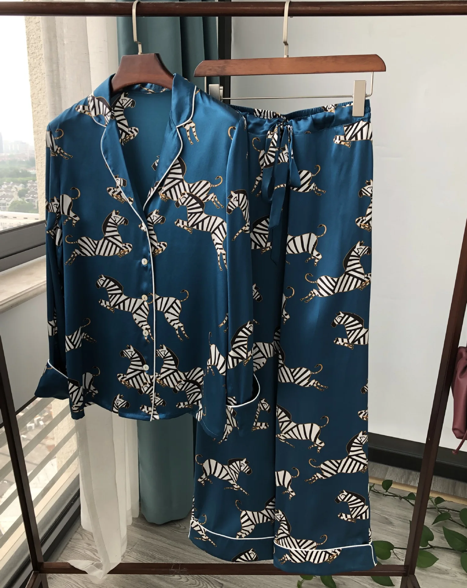 

100% Silk Pajamas Casual Fashion Silky Long-sleeved V-neck Top Shorts Trousers Single-breasted Women Shirt