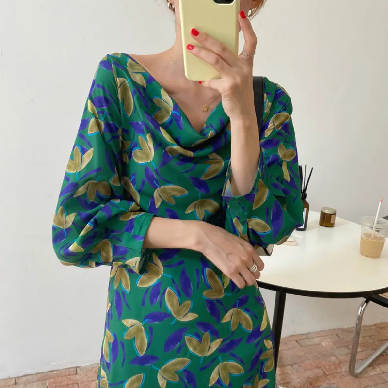 

2020 Women Autumn Vintage V Neck Long Floral Dress Elegant Backless Bow Tie Folds Midi Dresses