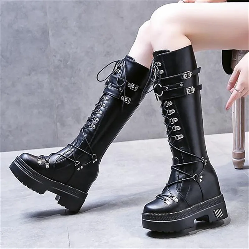 

Осень; С заклепками и пряжкой; Сапоги выше колена женские ботфорты в стиле «панк» в готическом стиле, ботинки на платформе, женские, металлич...